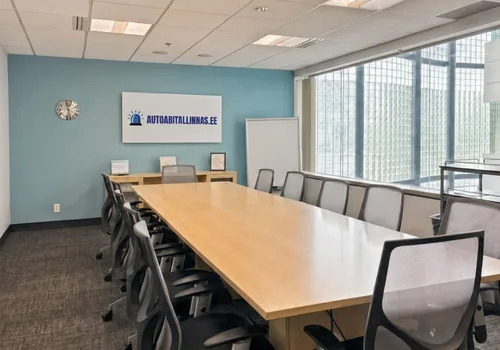Autoabi Tallinnas office meeting room with a long table, logo and wall clock; every callout has an order number recorded on the receipt.