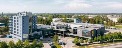 Віймсі з висоти пташиного польоту: торговий центр і паркінг. Для виклику на паркінг технік зазначає у квитанції його назву та номер паркомісця.