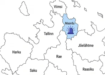 Autoabi Maardus, kontuurkaart, millel Maardu ala märgib sinine vilkur, Muuga aedlinna eramute ees paneb tehnik pehmel pinnasel tungraua alla laia tugilaua.